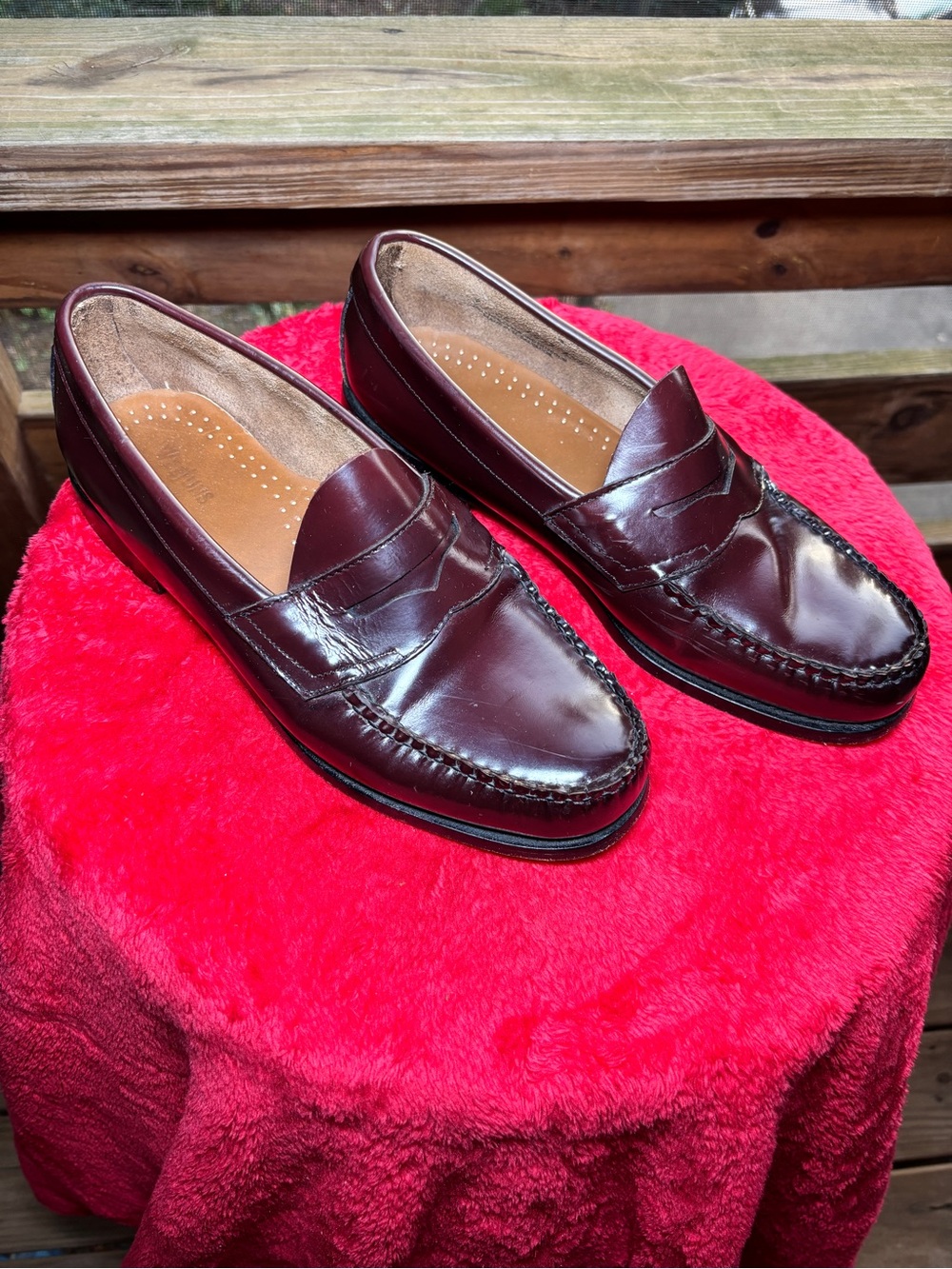 G.H. BASS WEEJUNS Burgundy Mens 9 Leather Penny Loafers Handsewn Classic Shoes